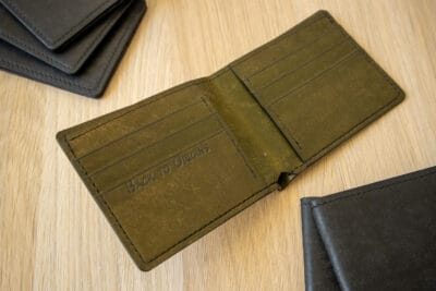 Portofel clasic negru Pueblo, interior olive