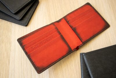 Portofel clasic negru Pueblo, interior rosu patinat